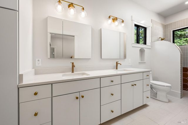 554 Shady Acres Ln, Santa Rosa, CA 95409