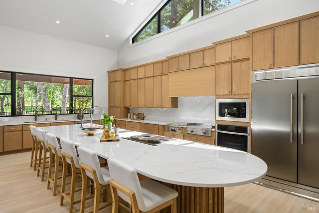 554 Shady Acres Ln, Santa Rosa, CA 95409