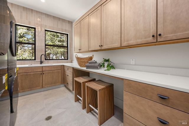 554 Shady Acres Ln, Santa Rosa, CA 95409