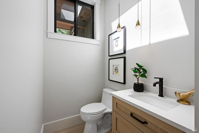 554 Shady Acres Ln, Santa Rosa, CA 95409