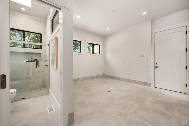 554 Shady Acres Ln, Santa Rosa, CA 95409