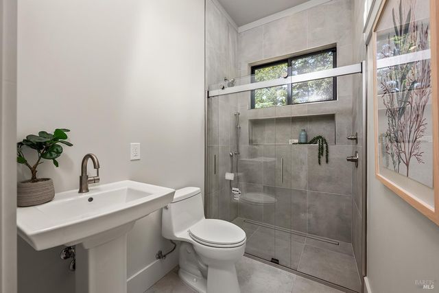 554 Shady Acres Ln, Santa Rosa, CA 95409