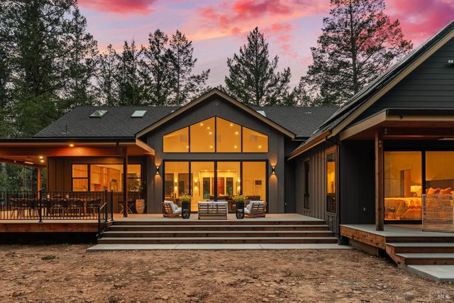 554 Shady Acres Ln, Santa Rosa, CA 95409