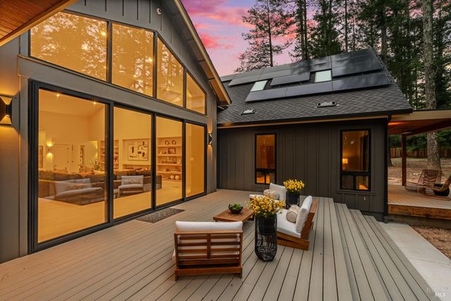 554 Shady Acres Ln, Santa Rosa, CA 95409