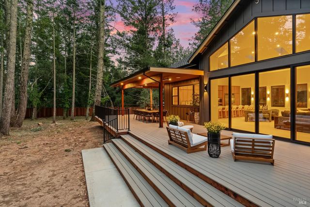 554 Shady Acres Ln, Santa Rosa, CA 95409