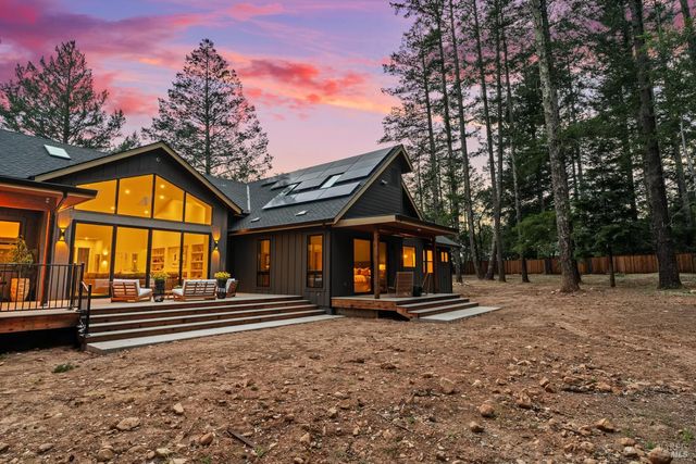 554 Shady Acres Ln, Santa Rosa, CA 95409