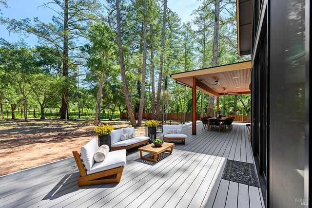 554 Shady Acres Ln, Santa Rosa, CA 95409