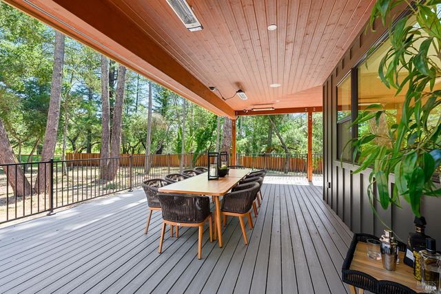 554 Shady Acres Ln, Santa Rosa, CA 95409