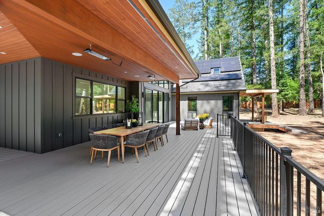 554 Shady Acres Ln, Santa Rosa, CA 95409