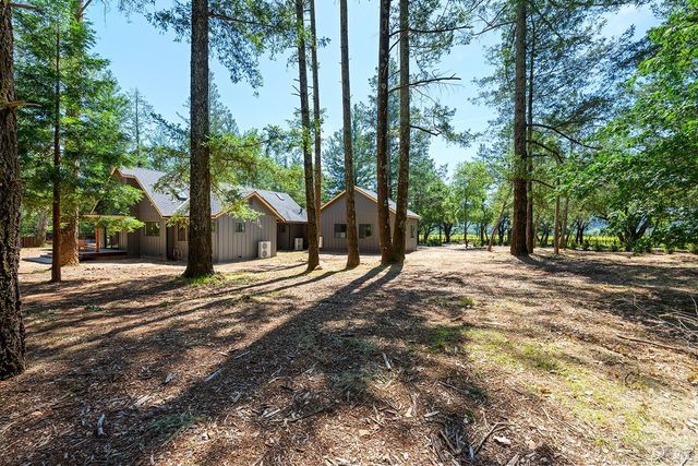 554 Shady Acres Ln, Santa Rosa, CA 95409