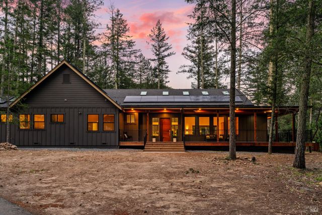 554 Shady Acres Ln, Santa Rosa, CA 95409