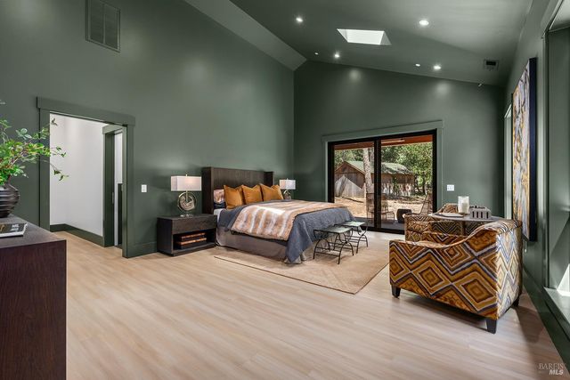 554 Shady Acres Ln, Santa Rosa, CA 95409