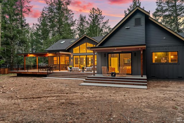 554 Shady Acres Ln, Santa Rosa, CA 95409