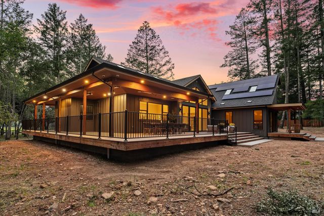 554 Shady Acres Ln, Santa Rosa, CA 95409