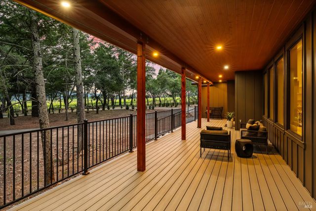 554 Shady Acres Ln, Santa Rosa, CA 95409