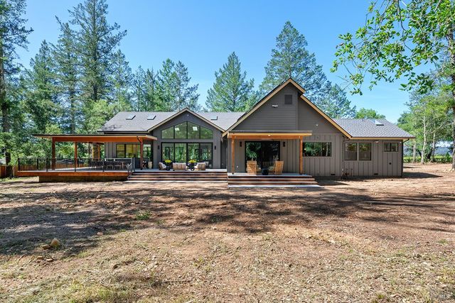 554 Shady Acres Ln, Santa Rosa, CA 95409