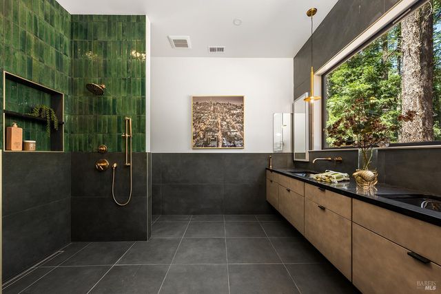 554 Shady Acres Ln, Santa Rosa, CA 95409