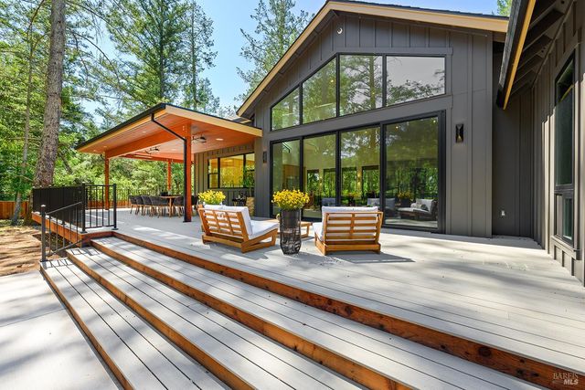 554 Shady Acres Ln, Santa Rosa, CA 95409