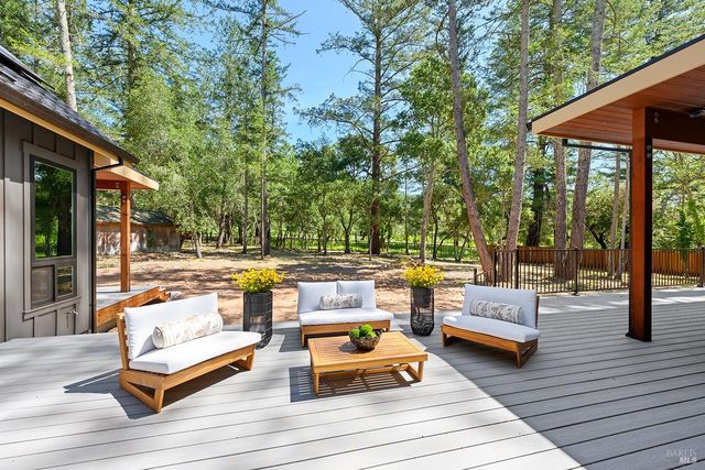 554 Shady Acres Ln, Santa Rosa, CA 95409