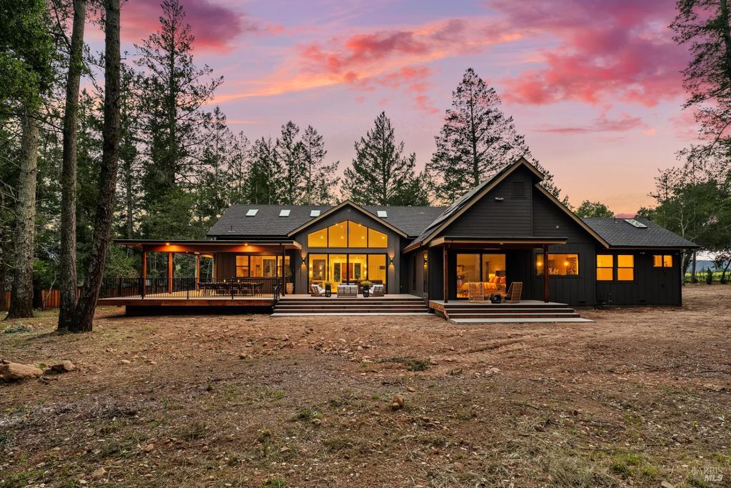 554 Shady Acres Ln, Santa Rosa, CA 95409