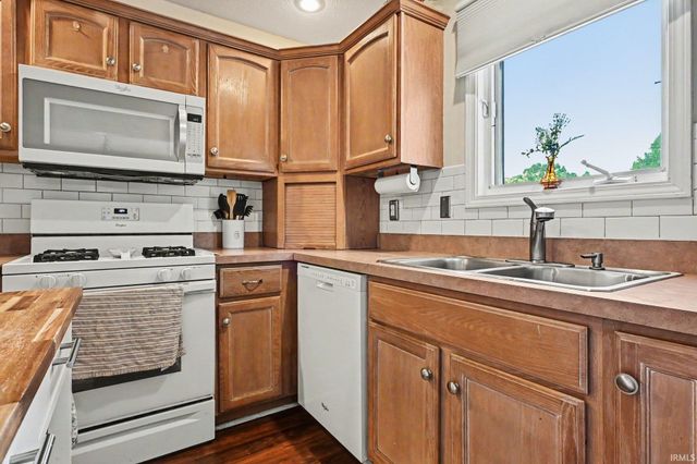 55051 Andrew Lane, Osceola, IN 46561