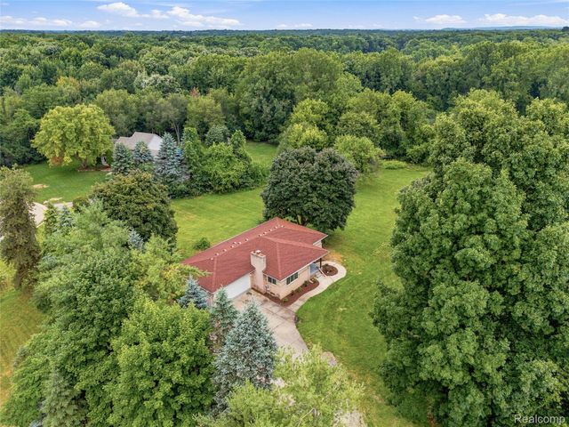4700 Indianwood Court, Independence Charter Township, MI 48348