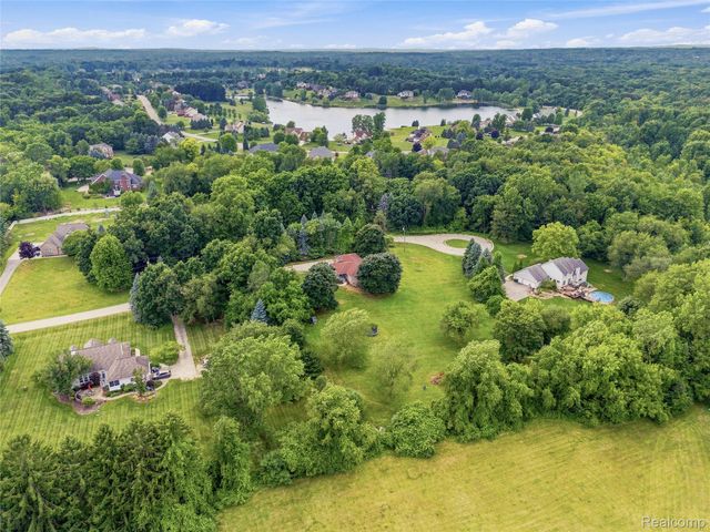 4700 Indianwood Court, Independence Charter Township, MI 48348