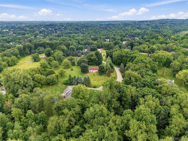 4700 Indianwood Court, Independence Charter Township, MI 48348
