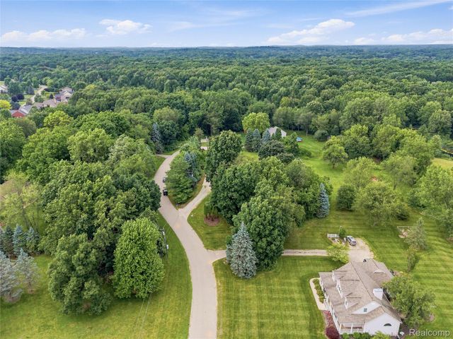 4700 Indianwood Court, Independence Charter Township, MI 48348