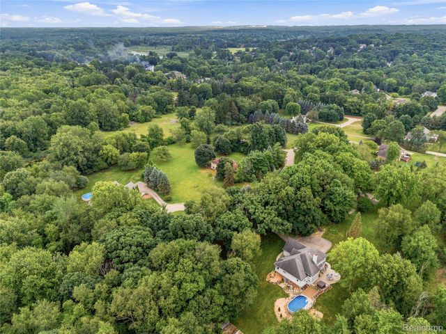 4700 Indianwood Court, Independence Charter Township, MI 48348