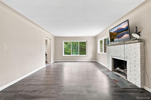4700 Indianwood Court, Independence Charter Township, MI 48348