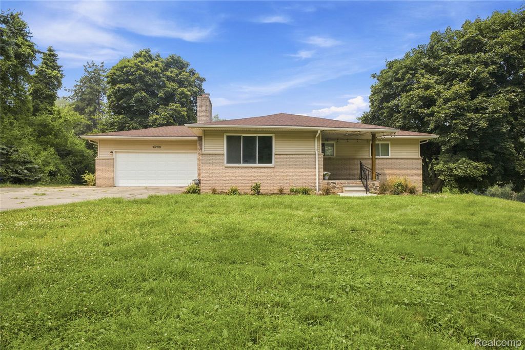 4700 Indianwood Court, Independence Charter Township, MI 48348