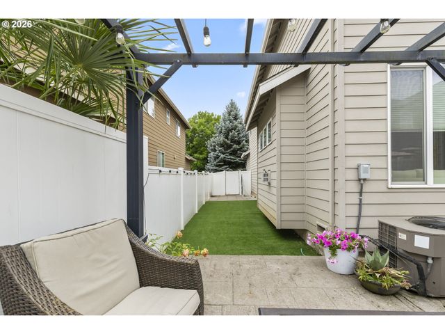 2612 N JOSEPH St, Cornelius, OR 97113