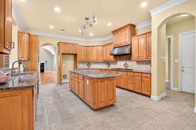 544 Waterchase Drive, Fort Worth, TX 76120