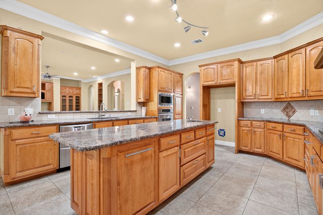 544 Waterchase Drive, Fort Worth, TX 76120