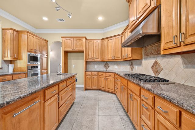 544 Waterchase Drive, Fort Worth, TX 76120