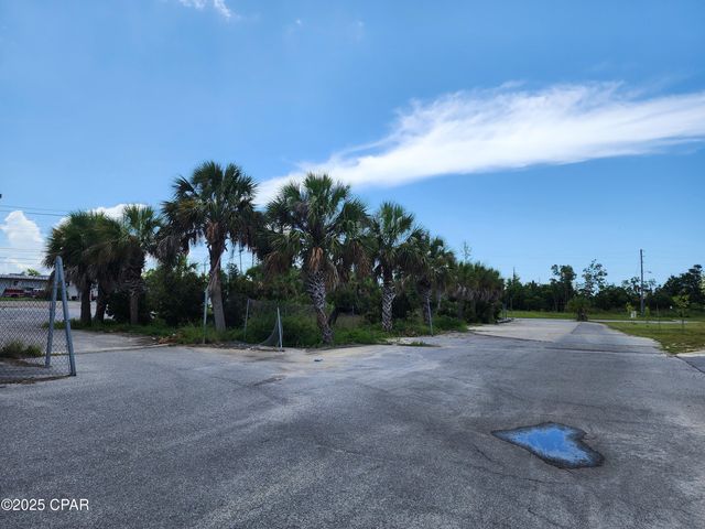 211 W 15th Street, Panama City, FL 32401