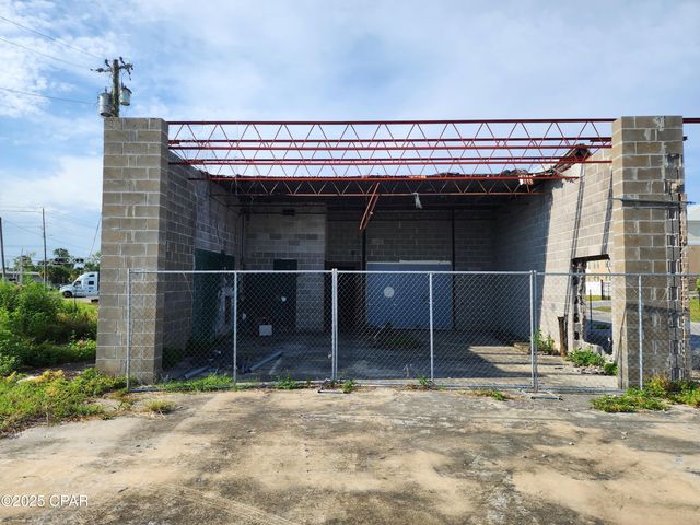 211 W 15th Street, Panama City, FL 32401