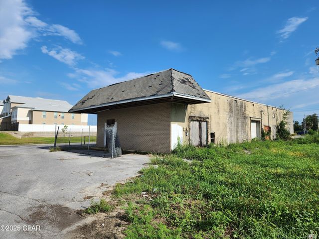 211 W 15th Street, Panama City, FL 32401