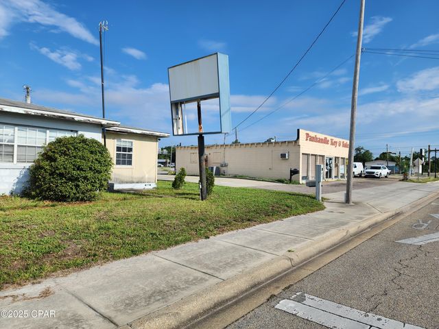 211 W 15th Street, Panama City, FL 32401