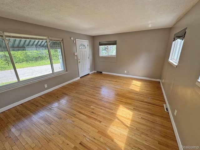 627 Wesbrook Street, Pontiac, MI 48340