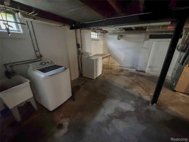 627 Wesbrook Street, Pontiac, MI 48340