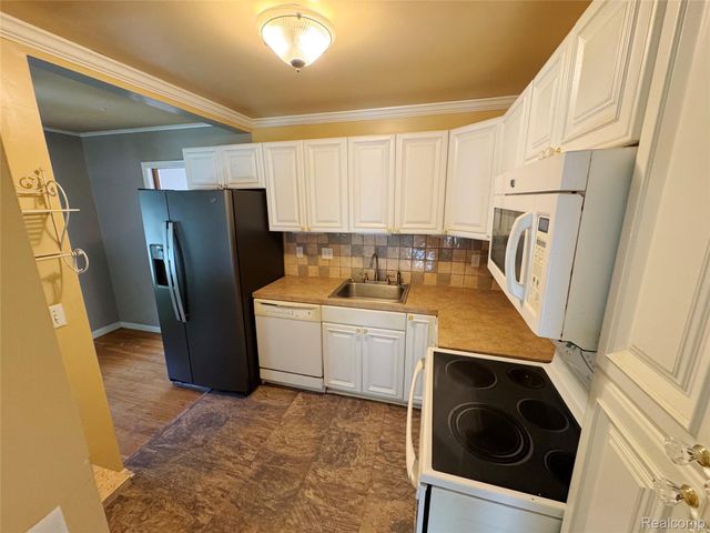 627 Wesbrook Street, Pontiac, MI 48340