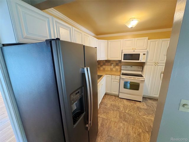 627 Wesbrook Street, Pontiac, MI 48340
