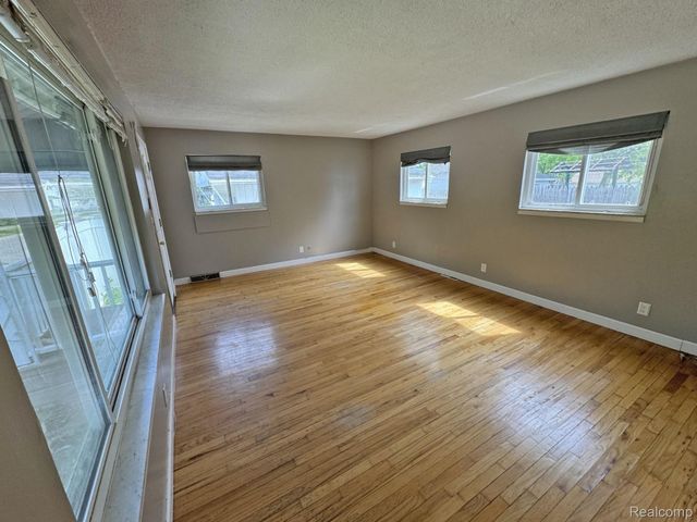 627 Wesbrook Street, Pontiac, MI 48340