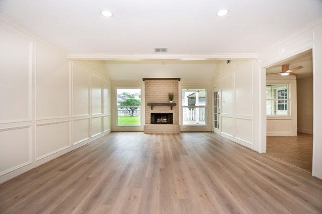 206 E Sutton Square, Stafford, TX 77477