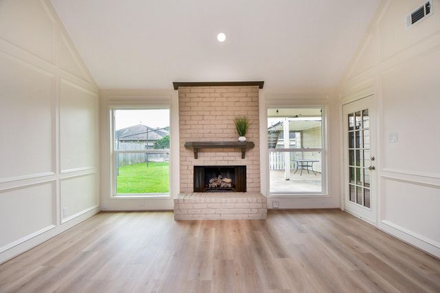 206 E Sutton Square, Stafford, TX 77477