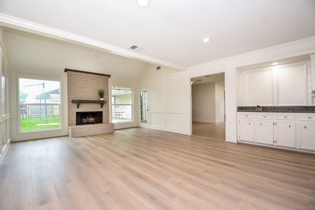 206 E Sutton Square, Stafford, TX 77477