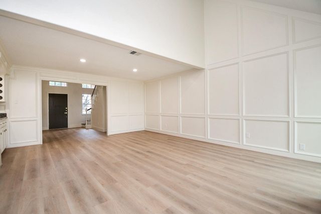 206 E Sutton Square, Stafford, TX 77477