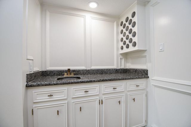 206 E Sutton Square, Stafford, TX 77477